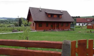 HLUBOKÁ U KRUCEMBURKU - roubenka - foto číslo 21