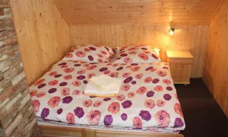 HLUBOKÁ U KRUCEMBURKU - roubenka - foto číslo 11