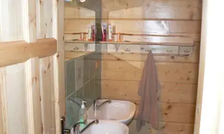 HLUBOKÁ U KRUCEMBURKU - roubenka - foto číslo 10